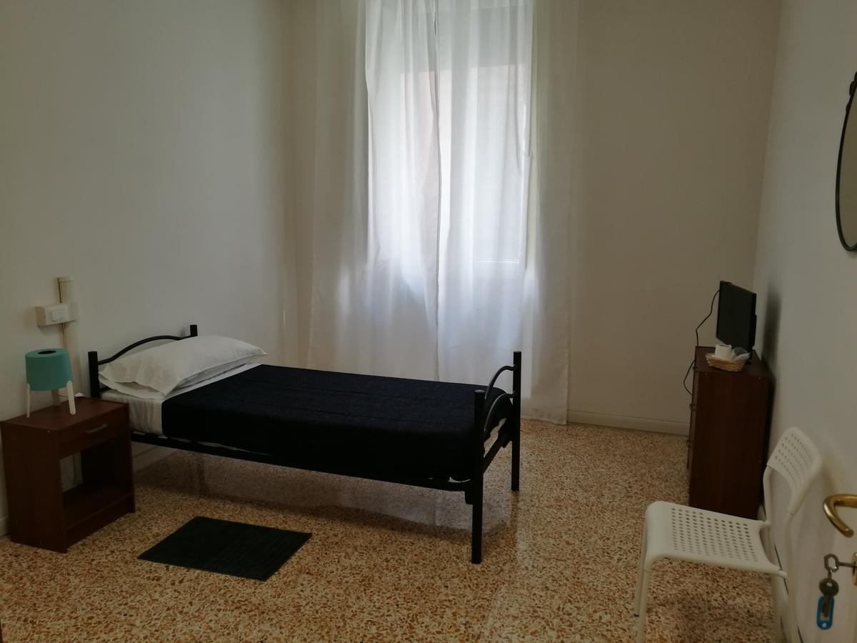 Leda B&B Ліворно Екстер'єр фото